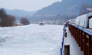 Kilstroom als eerste door ijs Main-Donaukanaal