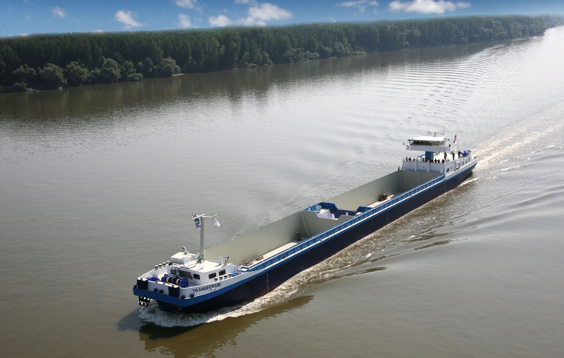 Servische werf bouwt binnenvaartkraanschip Transferium volledig af
