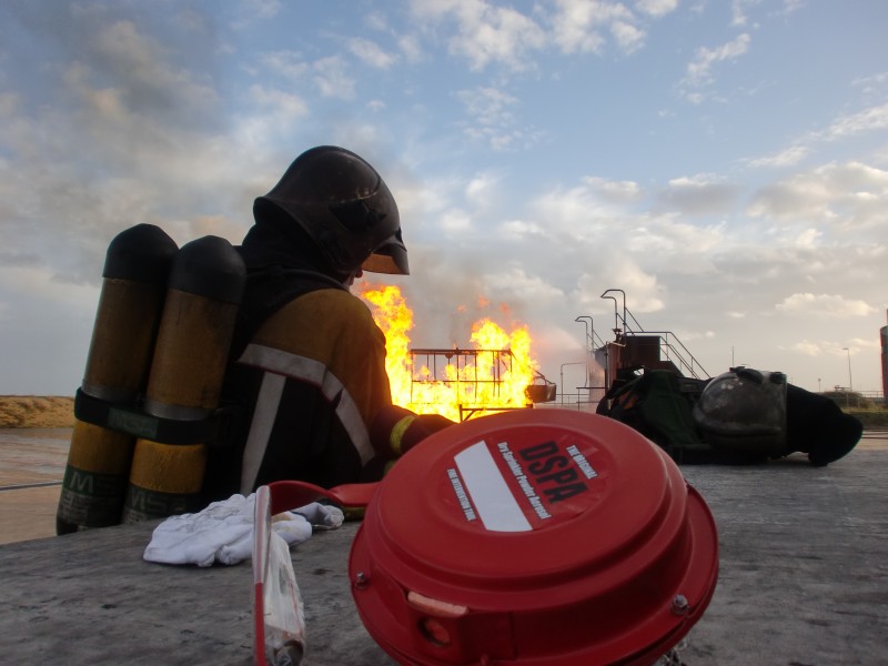 Blusbom brengt lastige branden sneller en veiliger onder de controle