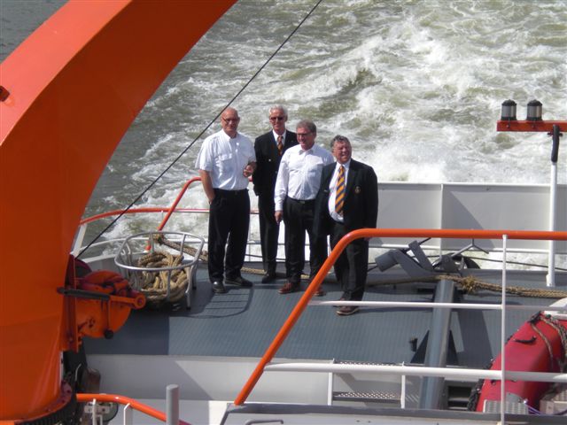 Motorbootvaarders op Veerhaven X