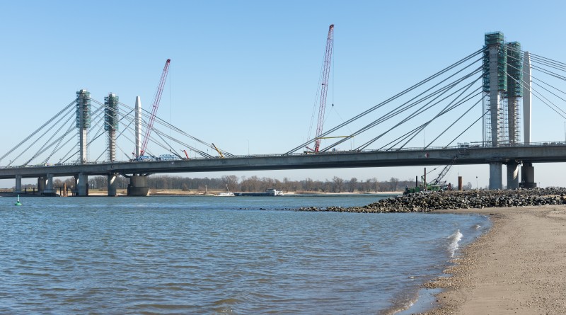 Nieuwe Waalbrug A50 zonder hinder voor scheepvaart