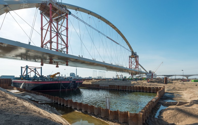 Waal bij Nijmegen 20 april dicht voor nieuwe brug De Oversteek