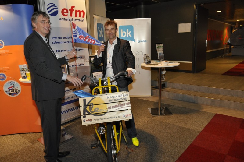 Zwerfvuilfiets EFM voor Peter Smith op Europort