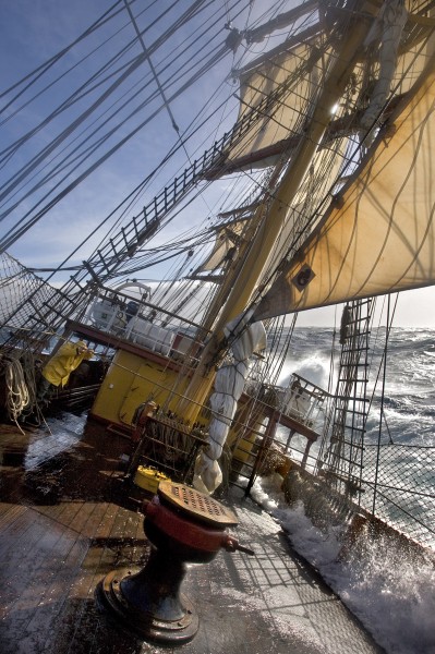 Nederlandse schepen bedwingen storm Kaap