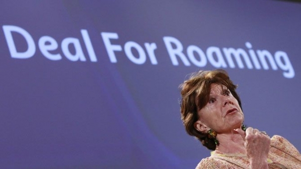 Dekatel vervult wens Neelie Kroes: internet en telefonie roamingvrij