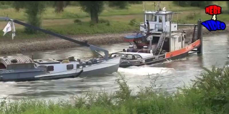 Twee schepen vast op lage IJssel (video)