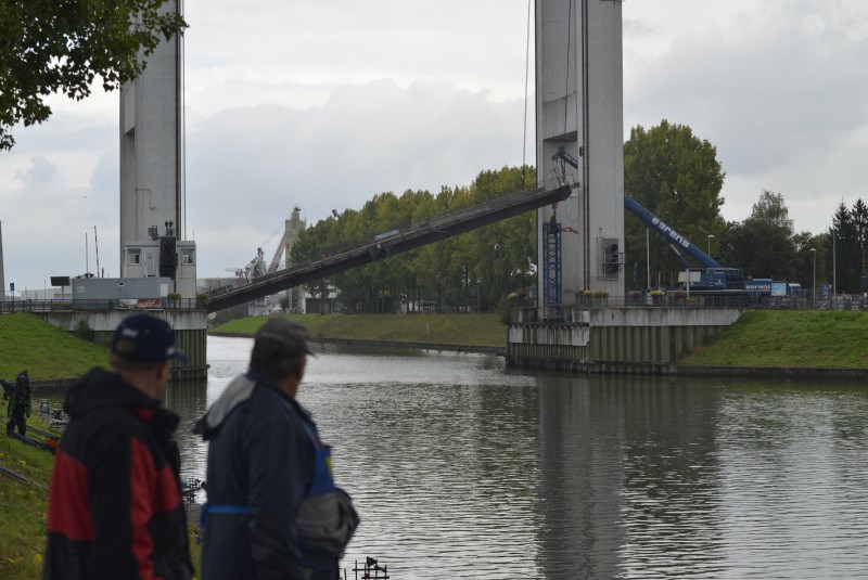 Scheepvaart veilig onder ingestorte brug bij Tisselt door