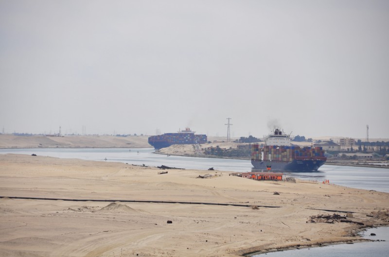 36 snijkopzuigers naar Suezkanaal (video)