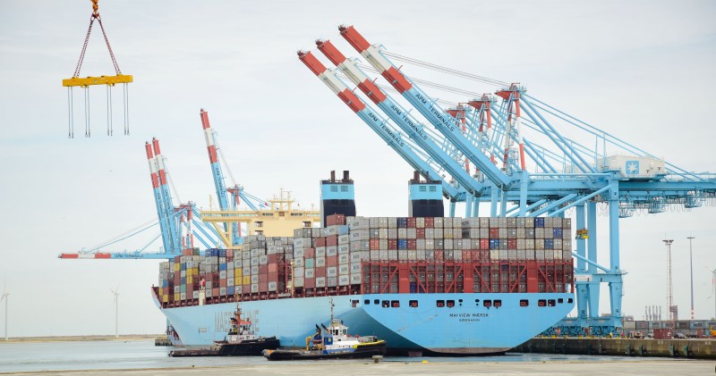 Mayview Maersk voor lege containers in Zeebrugge