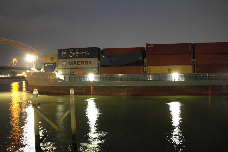 Tripoli verliest container onder Papendrechtse brug