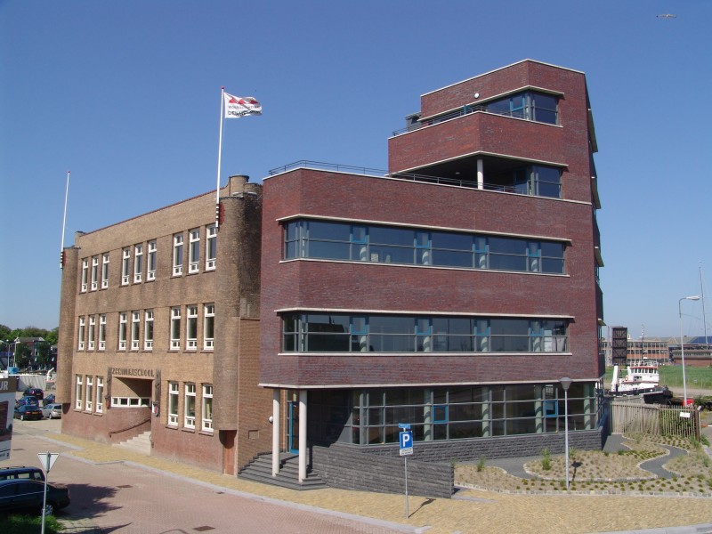 Imares trekt in voormalige Helderse zeevaartschool