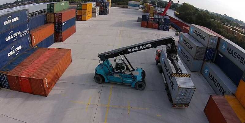 Containerterminal Hasselt wil extra schip inzetten