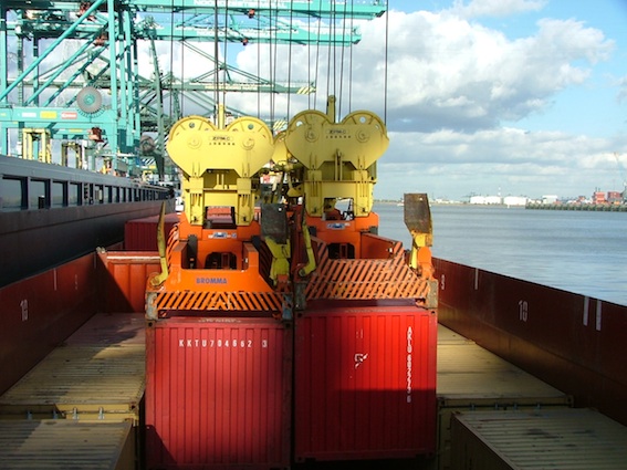 Containershuttles lopen vertraging op in Antwerpen
