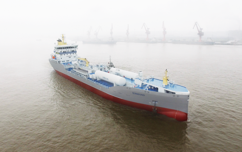 Nieuwe LNG-tanker bunkert als eerste met korting in Rotterdam