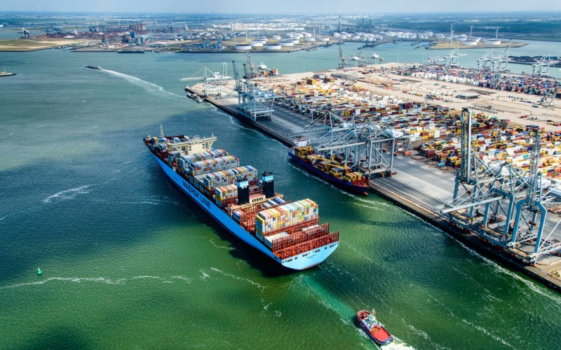 'Rotterdamse haven slim en betaalbaar houden'