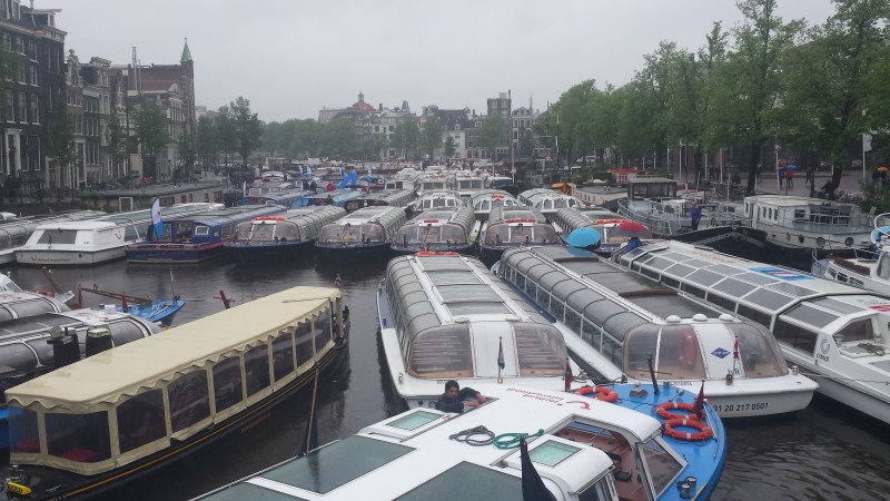Amsterdam zwaar onder druk met rondvaartbeleid