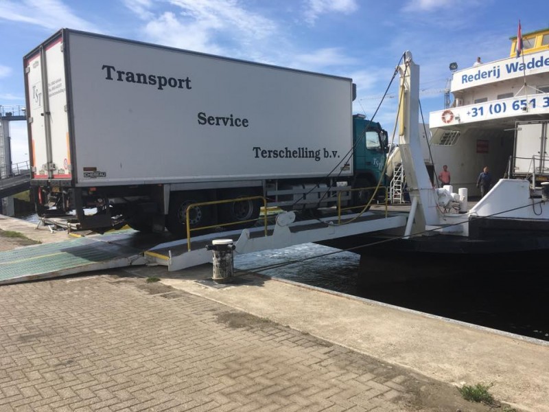 Doeksen borgt vrachtvervoer Terschelling na motorstoring ms Noord-Nederland