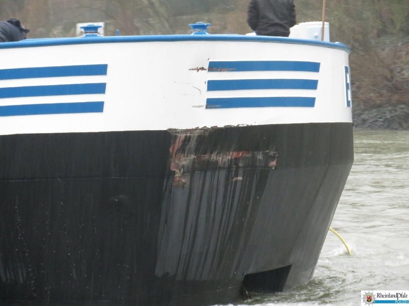 Lichte schade bij drie schepen op de Rijn