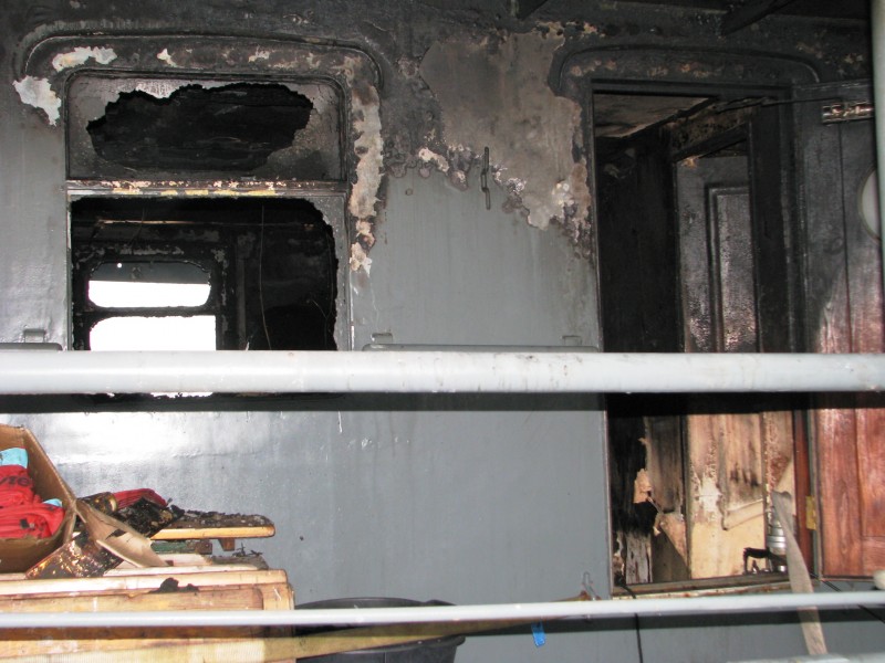 Achterschip Cdt Fourcault brandt uit in Antwerpse Stadshaven
