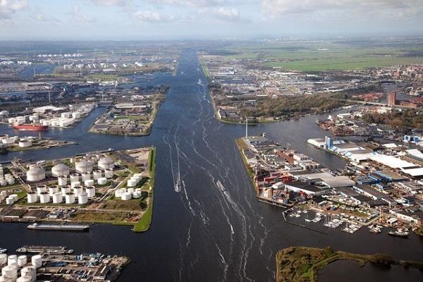 Overslag Amsterdam stijgt met 2,5% tot boven 100 miljoen ton