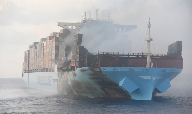 Brand Maersk Honam onder controle, Smit Salvage gaat bergen (video+Spotify)