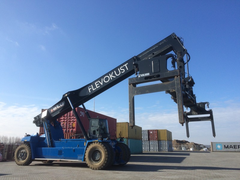 Eerste containers via Flevokust Haven