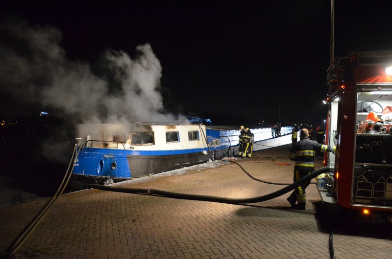 Scheepswoning uitgebrand in Leeuwarden