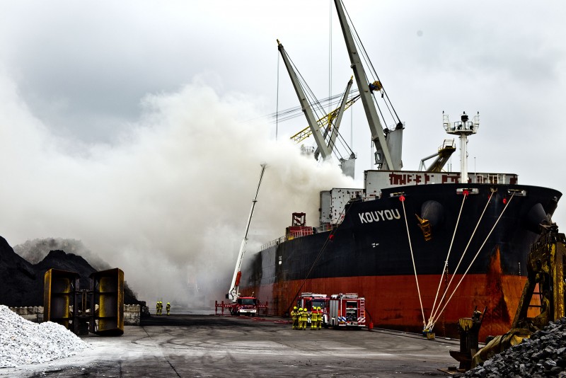NL Alert vanwege schrootbrand in ruim zeeschip Dordrecht