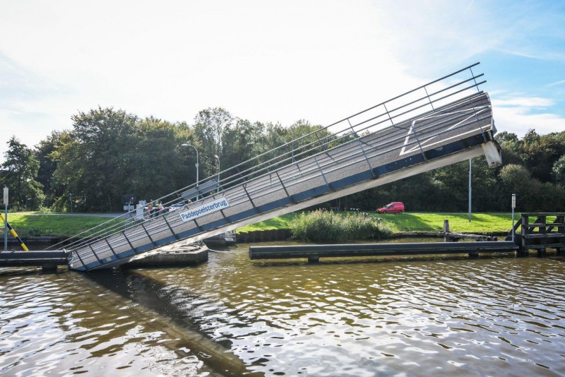 Weer aanvaring brug Van Starkenborghkanaal