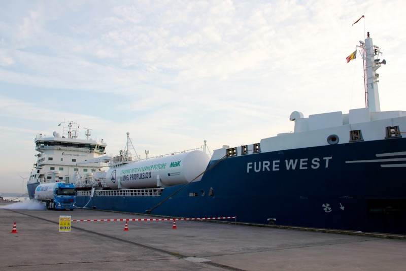 Truck-to-ship: LNG-primeur voor Gentse haven
