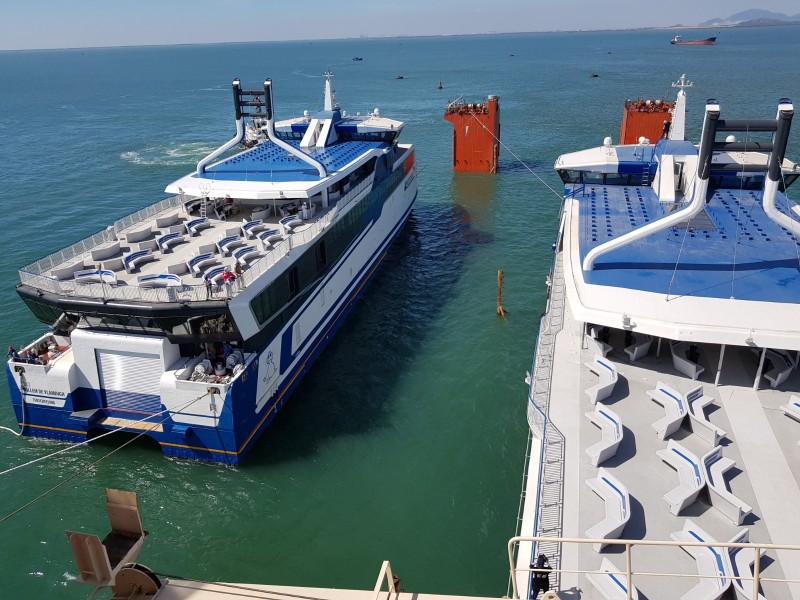 LNG-catamarans Rederij Doeksen op weg naar Nederland