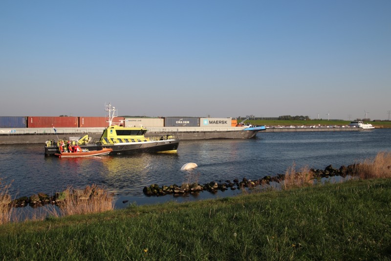 Zeilbootje omgeslagen, scheepvaart Schelde-Rijn stilgelegd