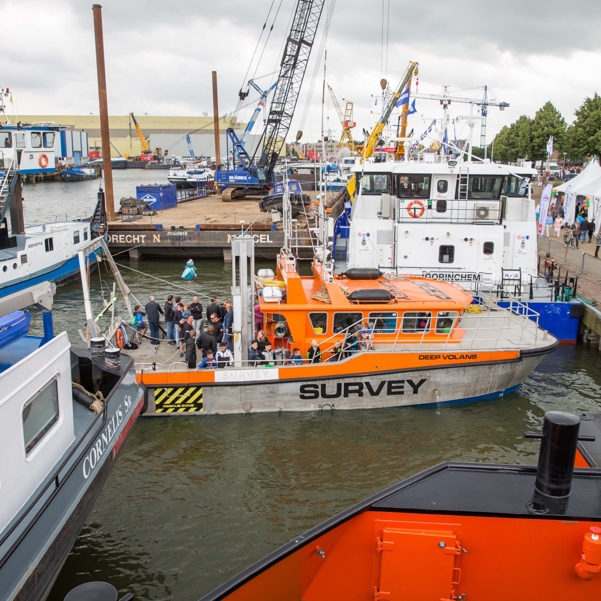 Net als in 2017 ligt de Sliedrechtse haven weer vol met te bezichtigen schepen tijdens het Baggerfestival. Op zondag is er een afsluitende openlucht kerkdienst. (Foto Peter Verheijen).