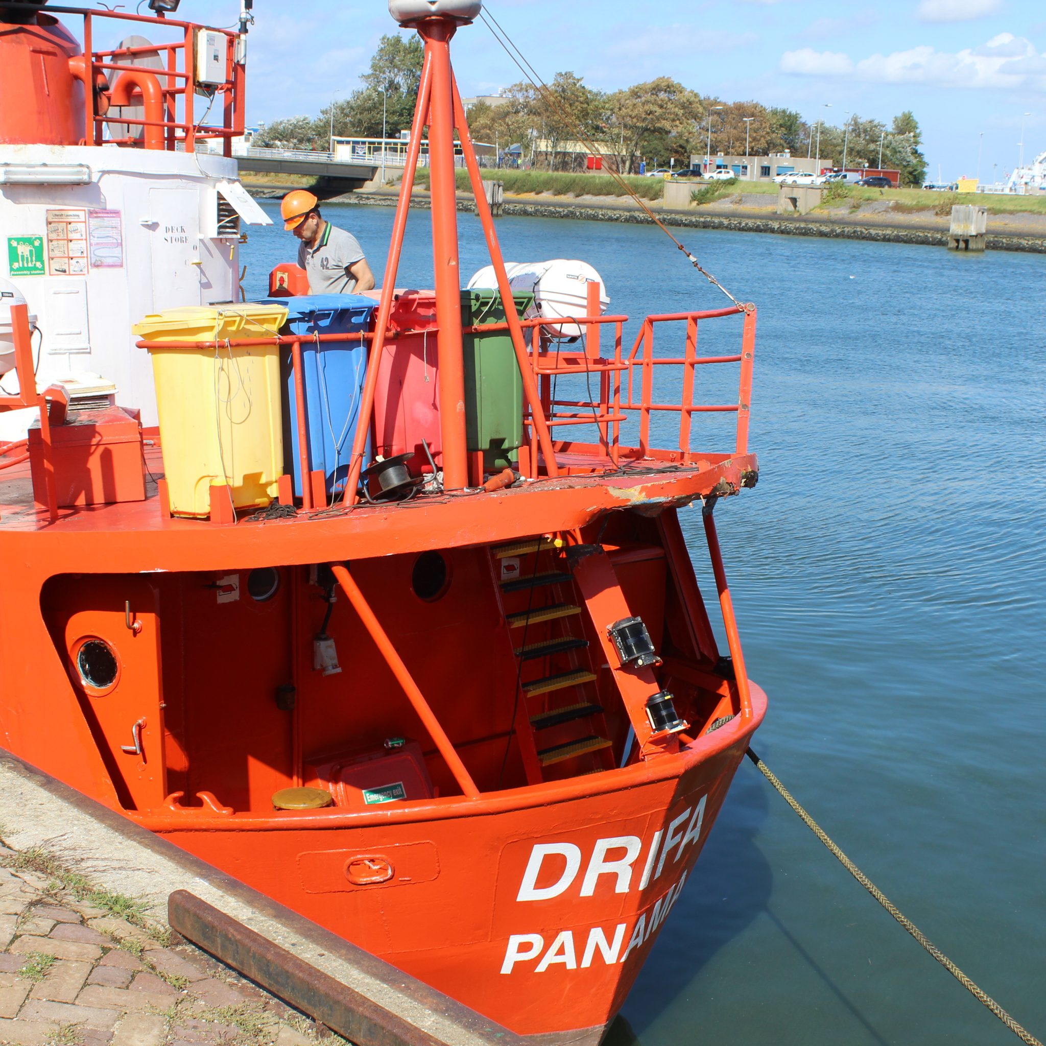 Geringe schade aan het achterschip van de guardboot Drifa. (Foto PAS Publicaties)