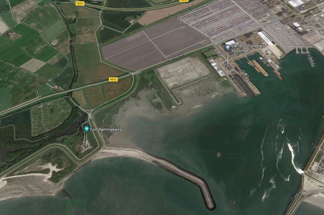 Het Rammekenssschor tussen Fort Rammekens (links) en Vlissingen-Oost (Beeld @Google Maps)