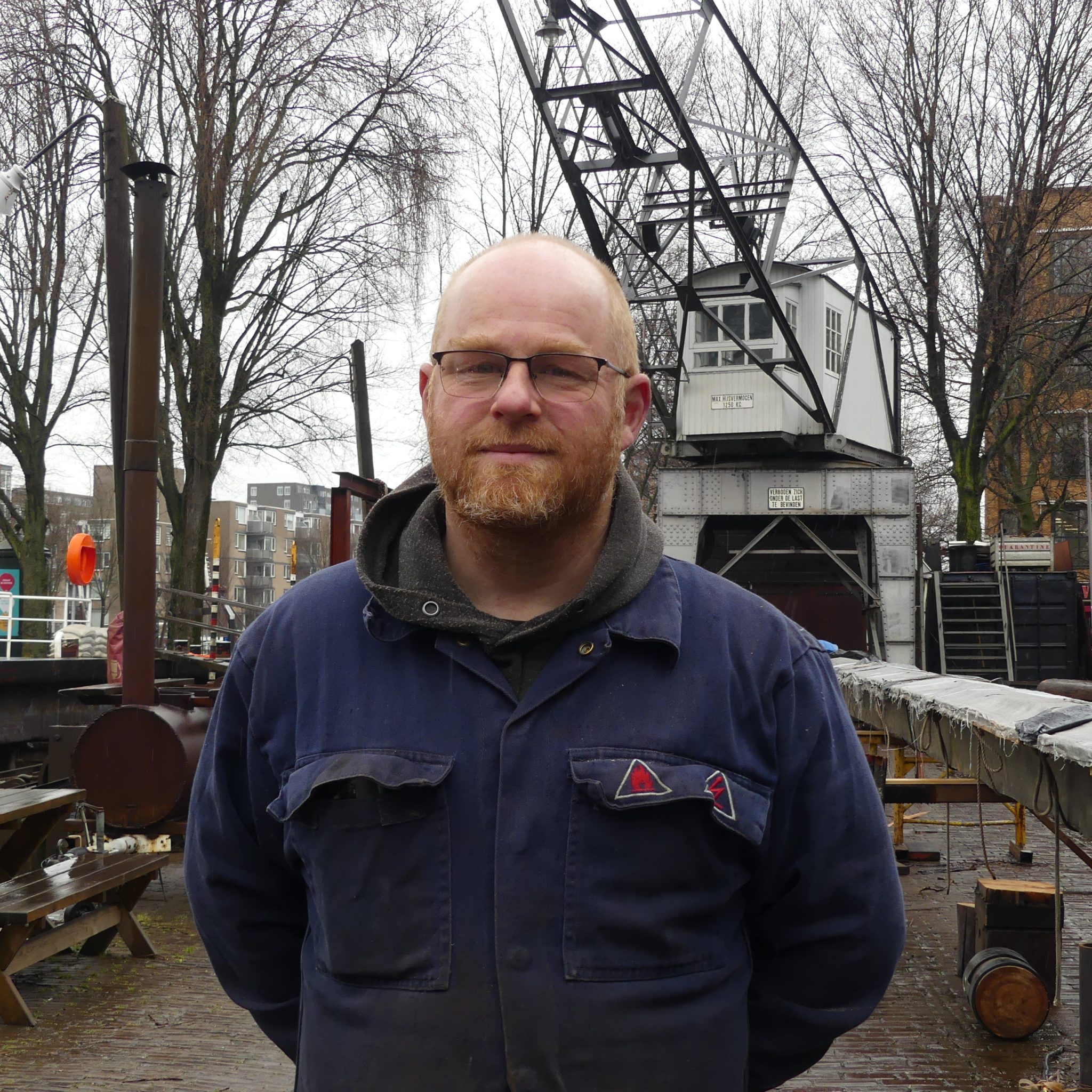Joram Lehmann op de Scheepshelling Koningspoort in Rotterdam 'De buren vroegen mij ook wat bij hen te doen. Zo ben ik in het ijzerwerk terecht gekomen.' (Foto Heere Heeresma jr.)