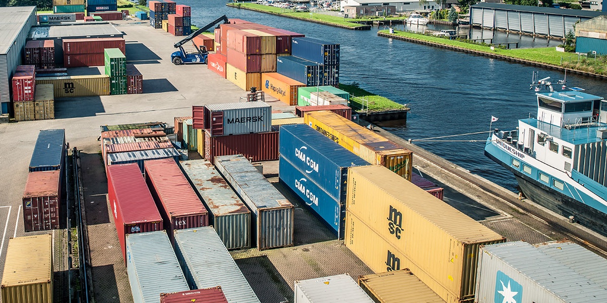 Met een 'coronameldpunt' wil havenbedrijf Port of Zwolle ondernemers bij elkaar brengen. Het havenbedrijf merkt dat veel bedrijven het door de crisis rustiger hebben.