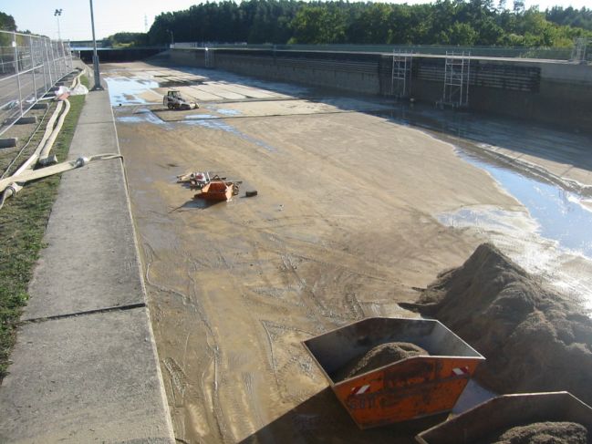 Drooglegging van het aquaduct in het Main-Donaukanaal over het Schwarzachtal. (Foto WSA Donau MDK)