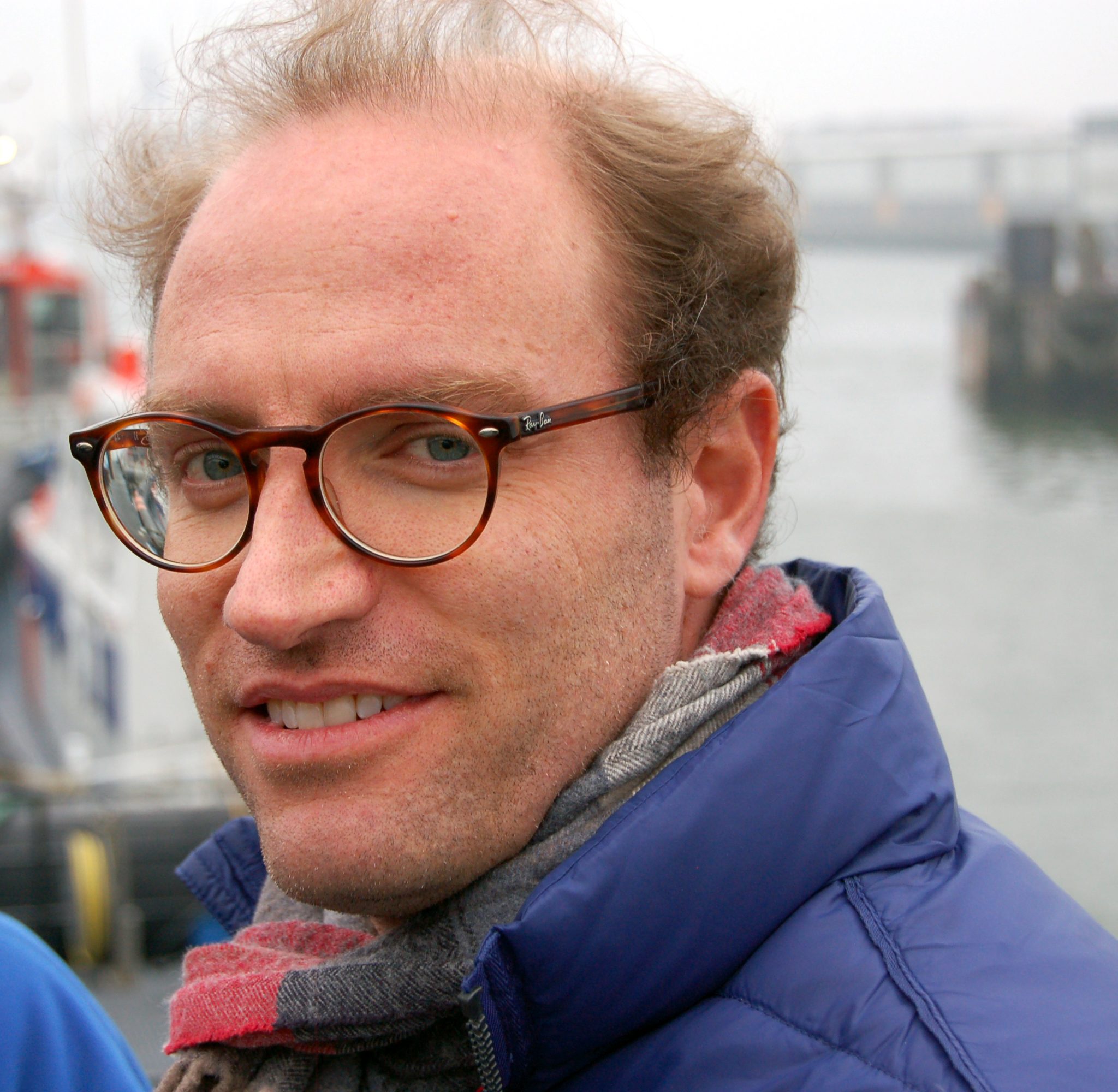 RMD-arts Fulco van der Leer (46): ‘De regels kunnen zelfs per haven verschillen. Heel frustrerend. Soms lukt het pas na twee of drie keer.’ (Archieffoto KNRM)