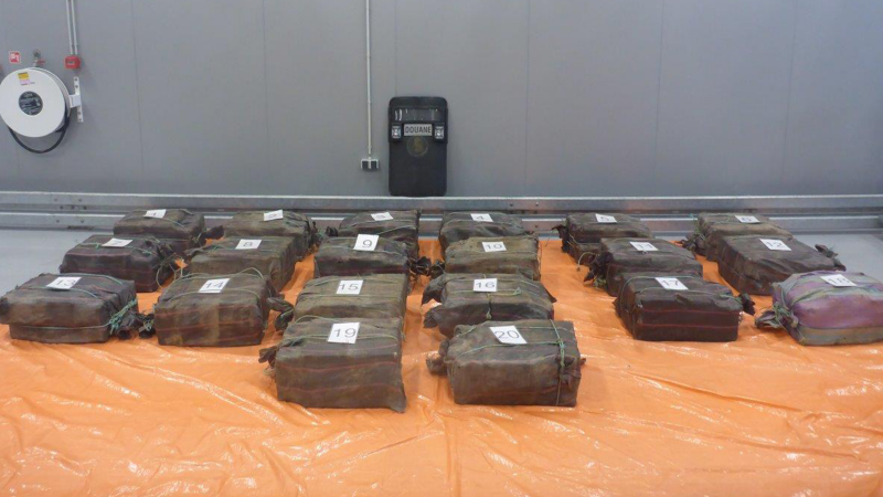 Douane vindt ruim duizend kilo cocaïne in Rotterdamse haven