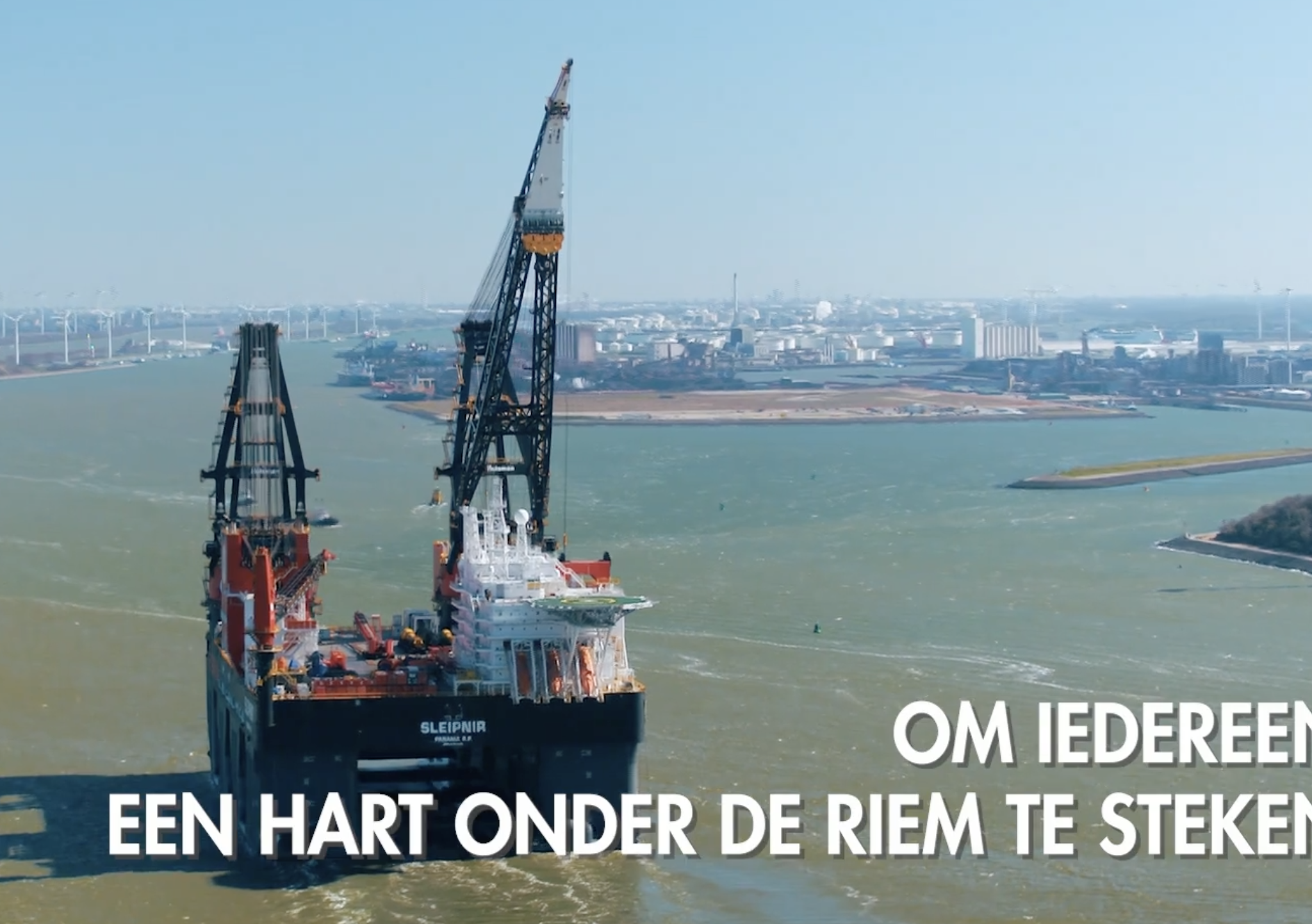 Om 12.00 uur 8 april klinken in Rotterdam de scheepstoeters.