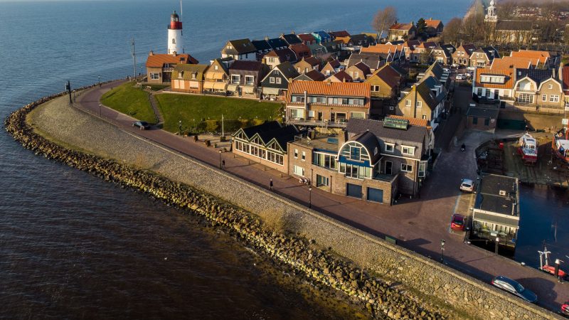 Een luchtfoto van Urk (foto Provincie Flevoland)
