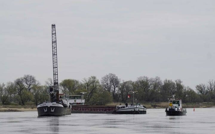 Rechtbank bepaalt dat baggeren op Elbe wel door kan gaan - foto Polizeiinspection Sachsen-Anhalt