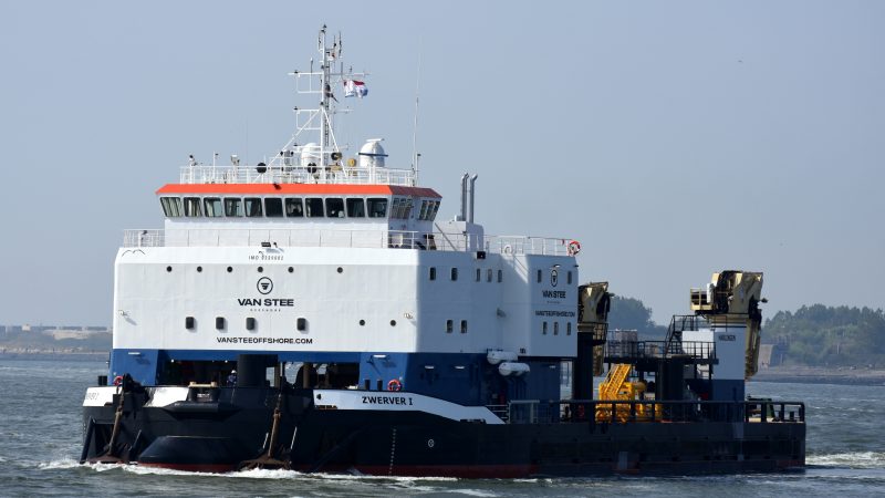 De Zwerver 1 aan het proefvaren in het Rotterdamse havengebied. (Foto PAS Publicaties)