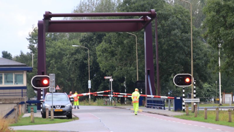 De Arkersluisbrug was sinds vrijdag defect. (Foto AS Media)