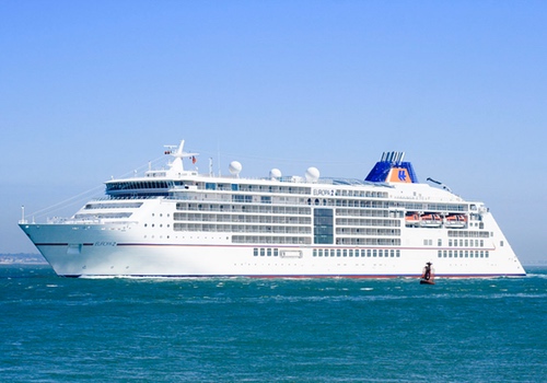 Een cruiseschip van Hapag Lloyd, dat over de Waddenzee vaart. (Foto Hapag Lloyd)