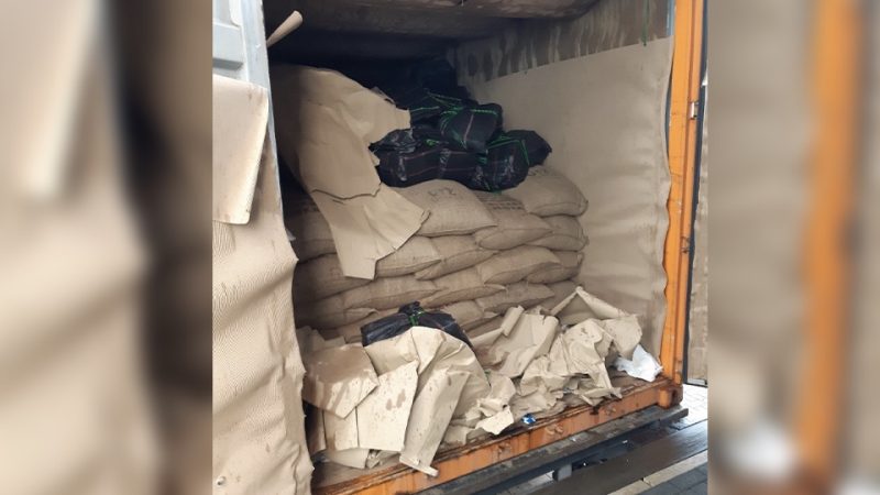 De drugs waren verstopt in een container met cacao. (Foto Openbaar Ministerie)
