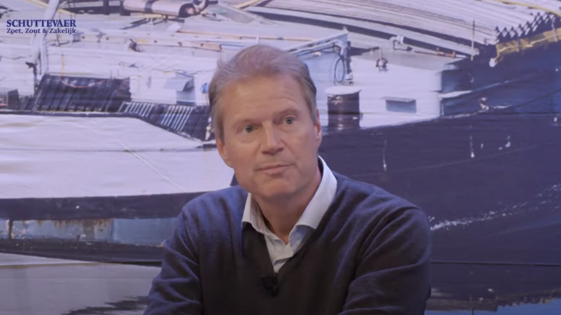 Geert-Jan van der Wielen, initiatiefnemer van CityBarge, bij Studio Schuttevaer. (Beeld uit video)