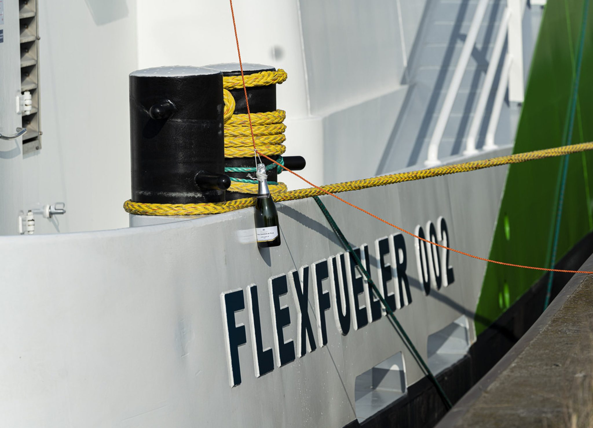 De FlexFueler 002 wordt gedoopt in de haven van Antwerpen (Foto Port of Antwerp)