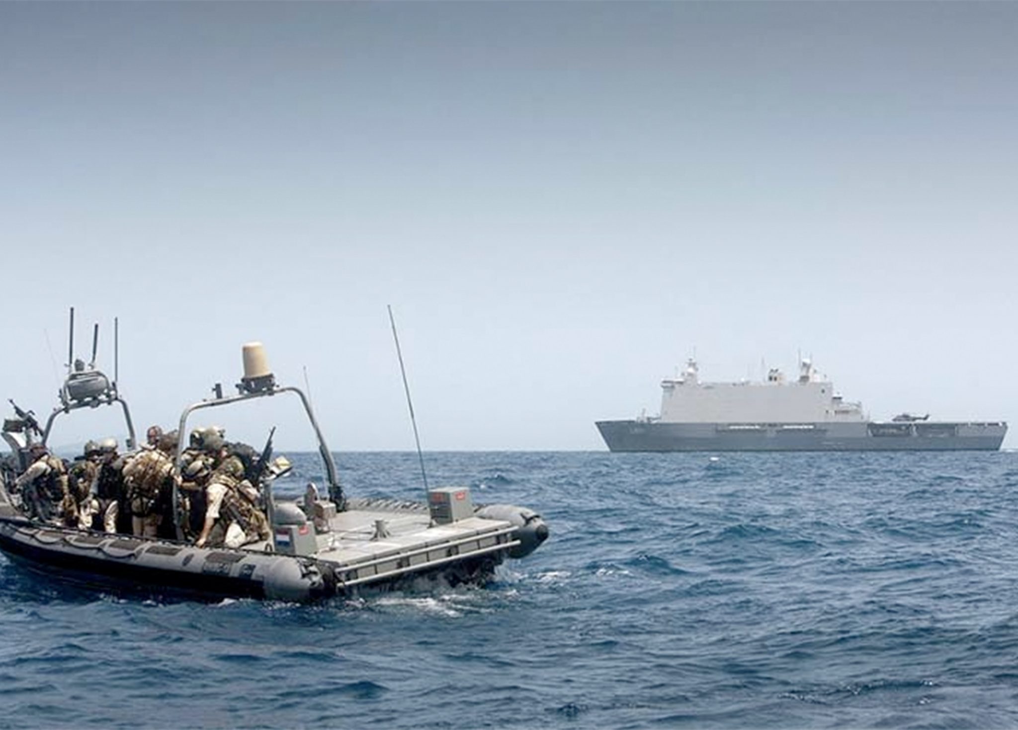 Het Zr. Ms. Johan de Witt op een anti piraterij missie in de Golf van Aden (Foto Ministerie van Defensie)